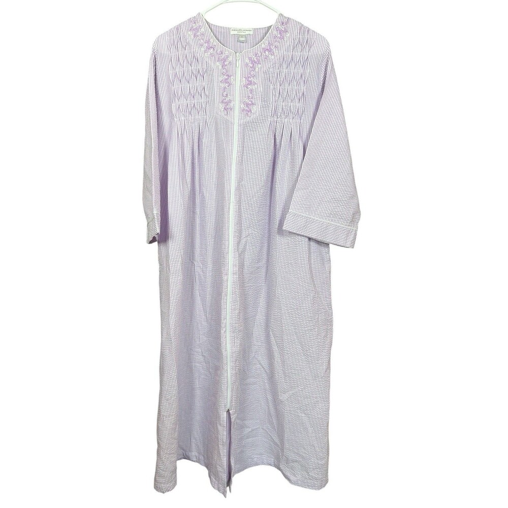 Miss Elaine‎ Zip Front Housecoat Robe Purple White Seersucker Embroidered M